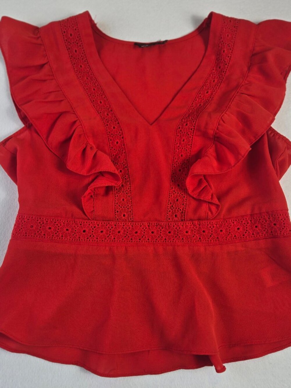 Red Sleeveless Blouse with Lace and Bow Detail Size L